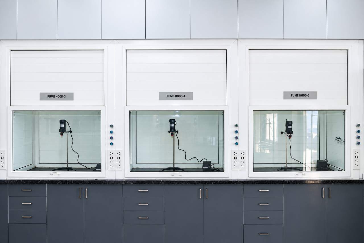 Fume hoods in the R&D laboratory